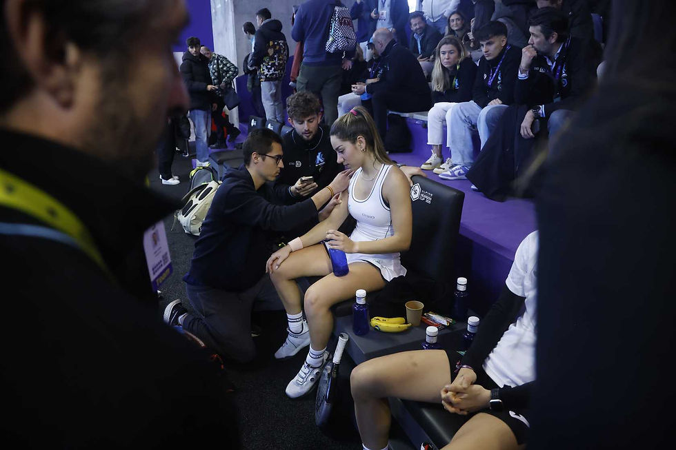 Carmen siendo tratada antes de retirarse. Foto: Hexagon Cup