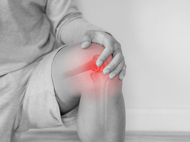 Man holding his knee with a red "pain" symbol