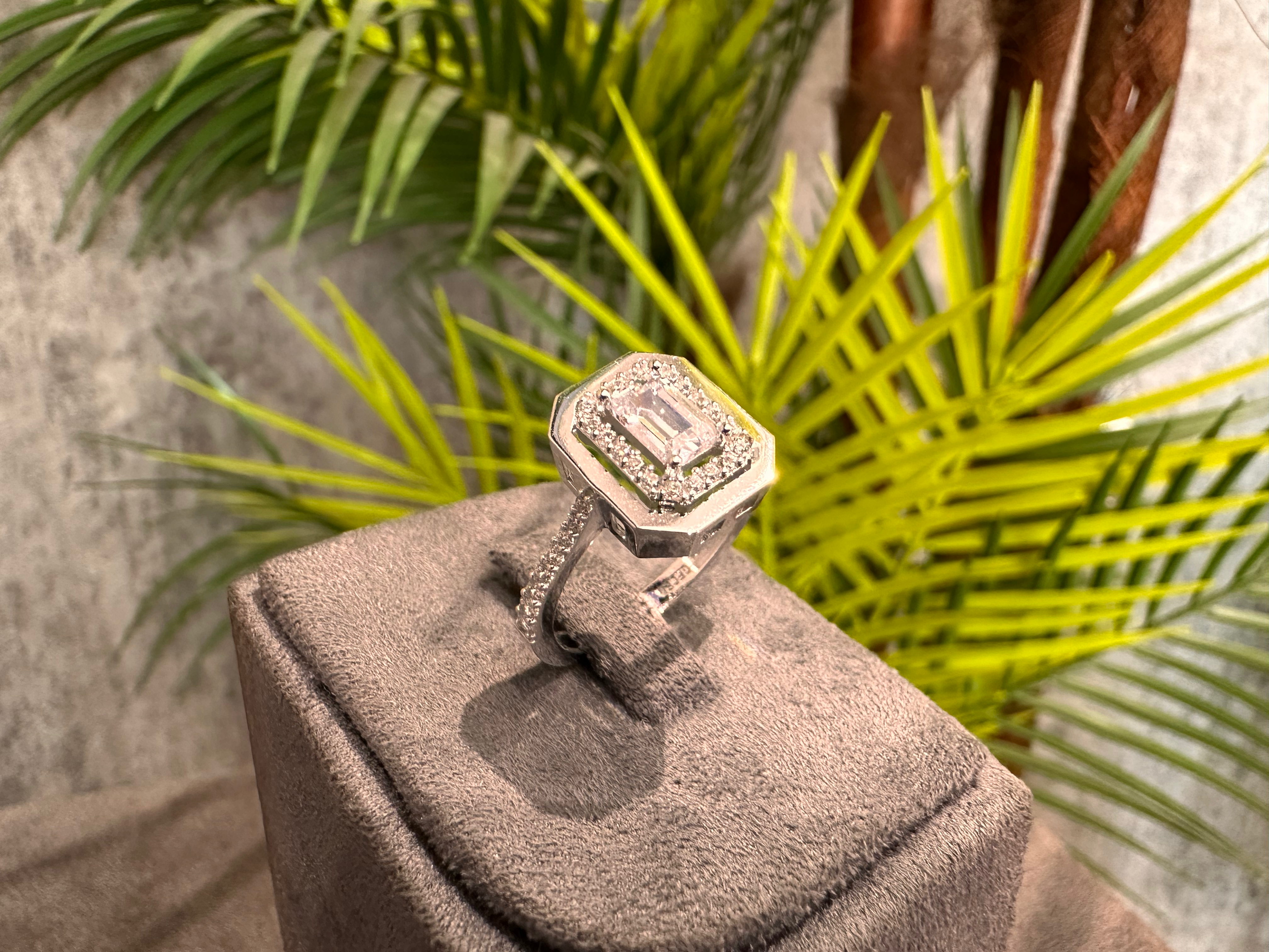 Vetta – 14 Ayar Oktagon Çerçeveli Baget Yüzük