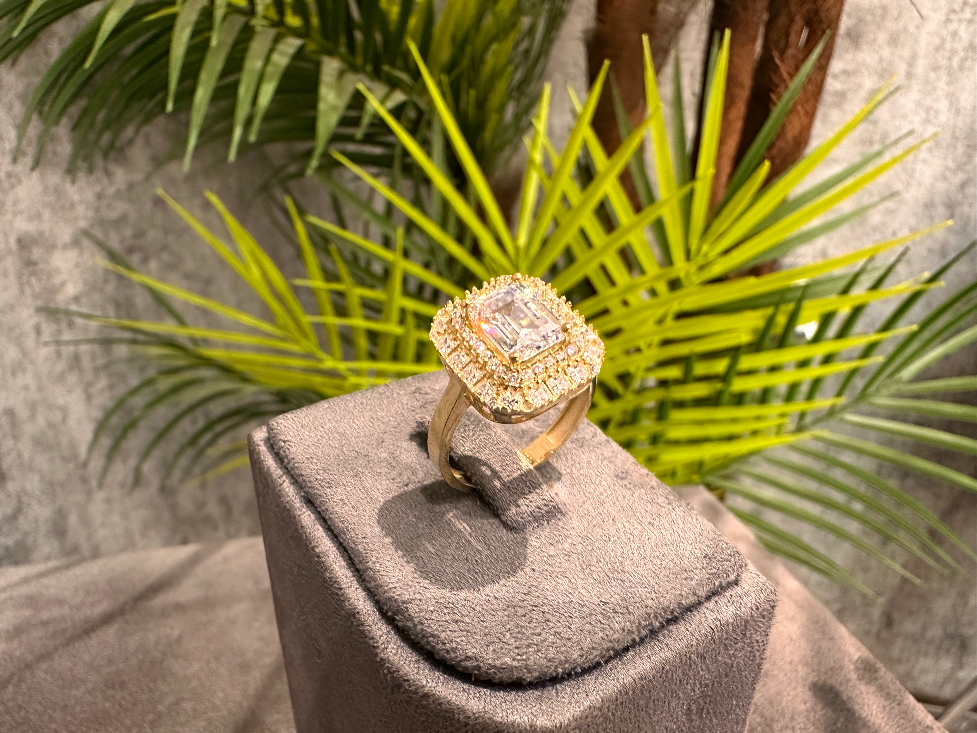 Corona – 14 Ayar Sarı Altın Taşlı Yüzük