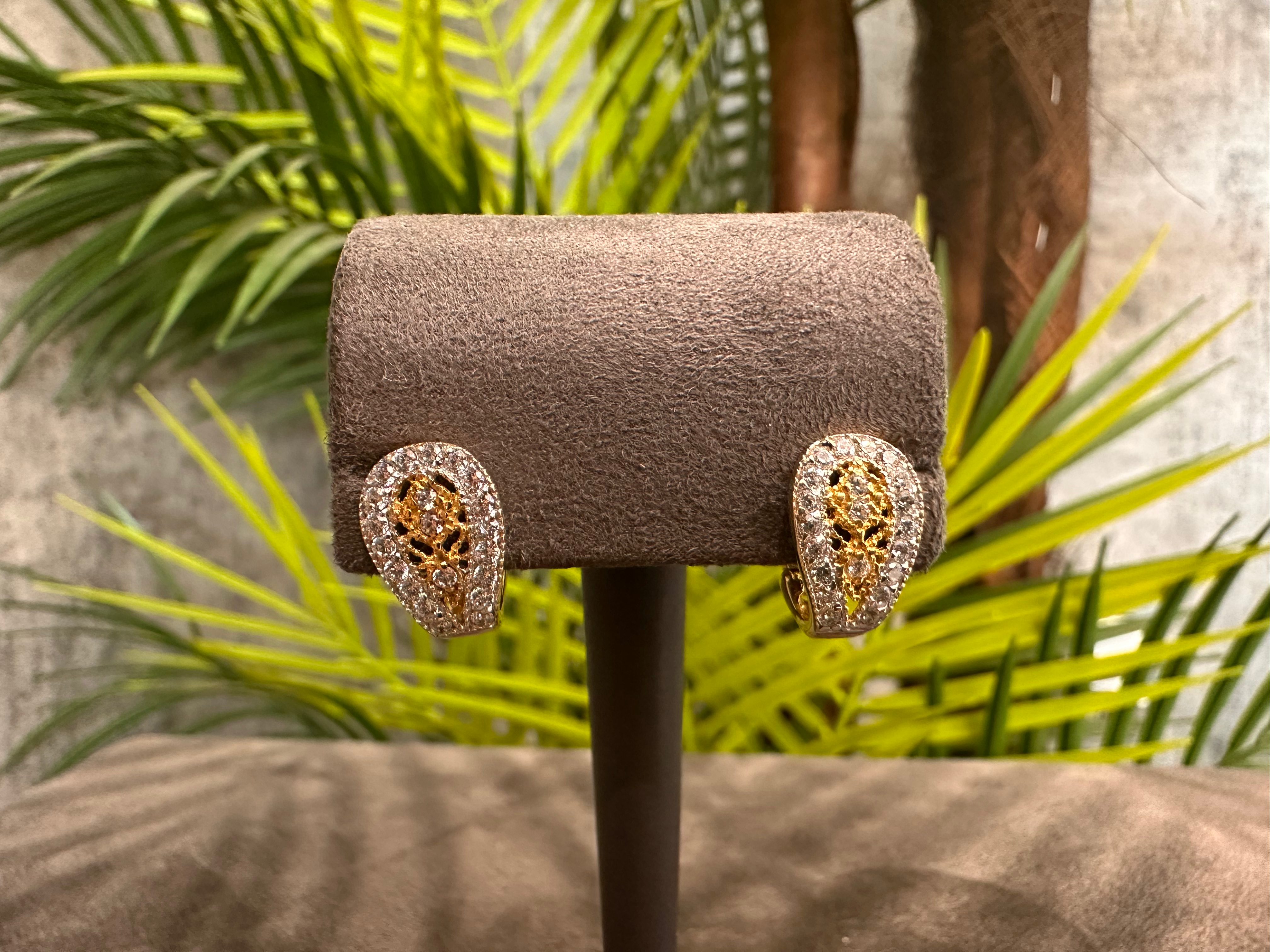 Aether – 14 Ayar Taşlı ve Açık Form Damla Küpe