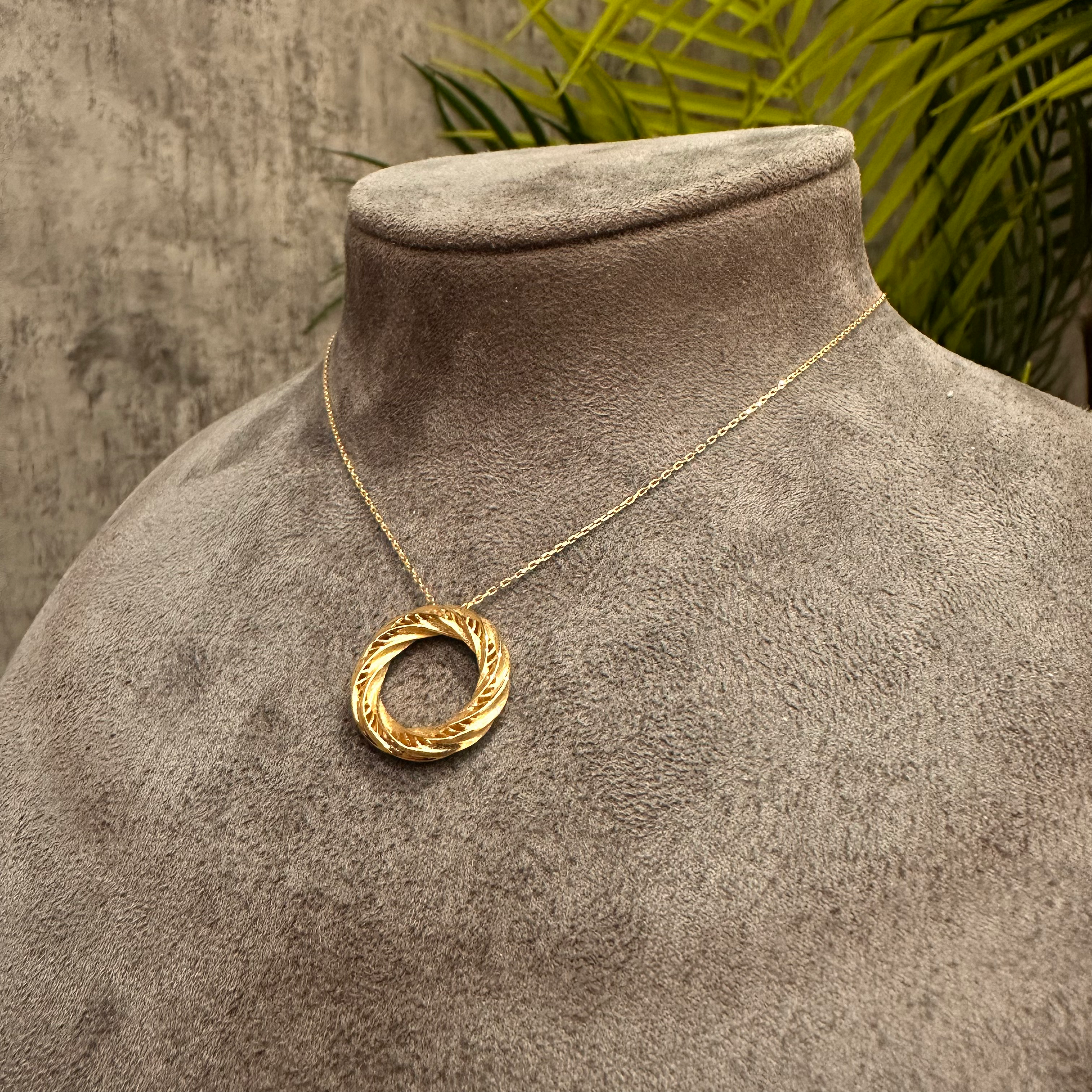 14 Ayar Altın Örgü Formlu Halka Kolye