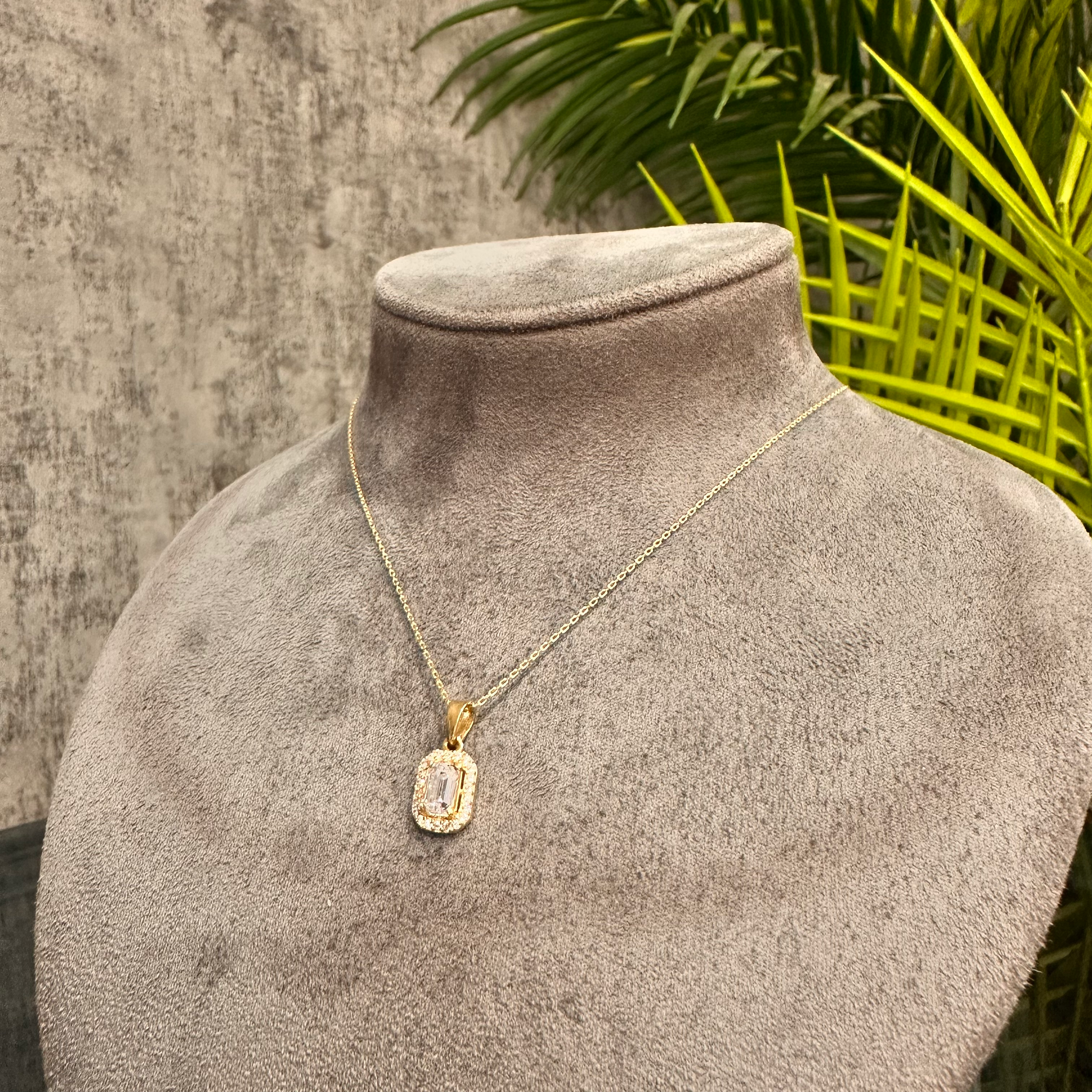 14 Ayar Altın Baget Taşlı Kolye