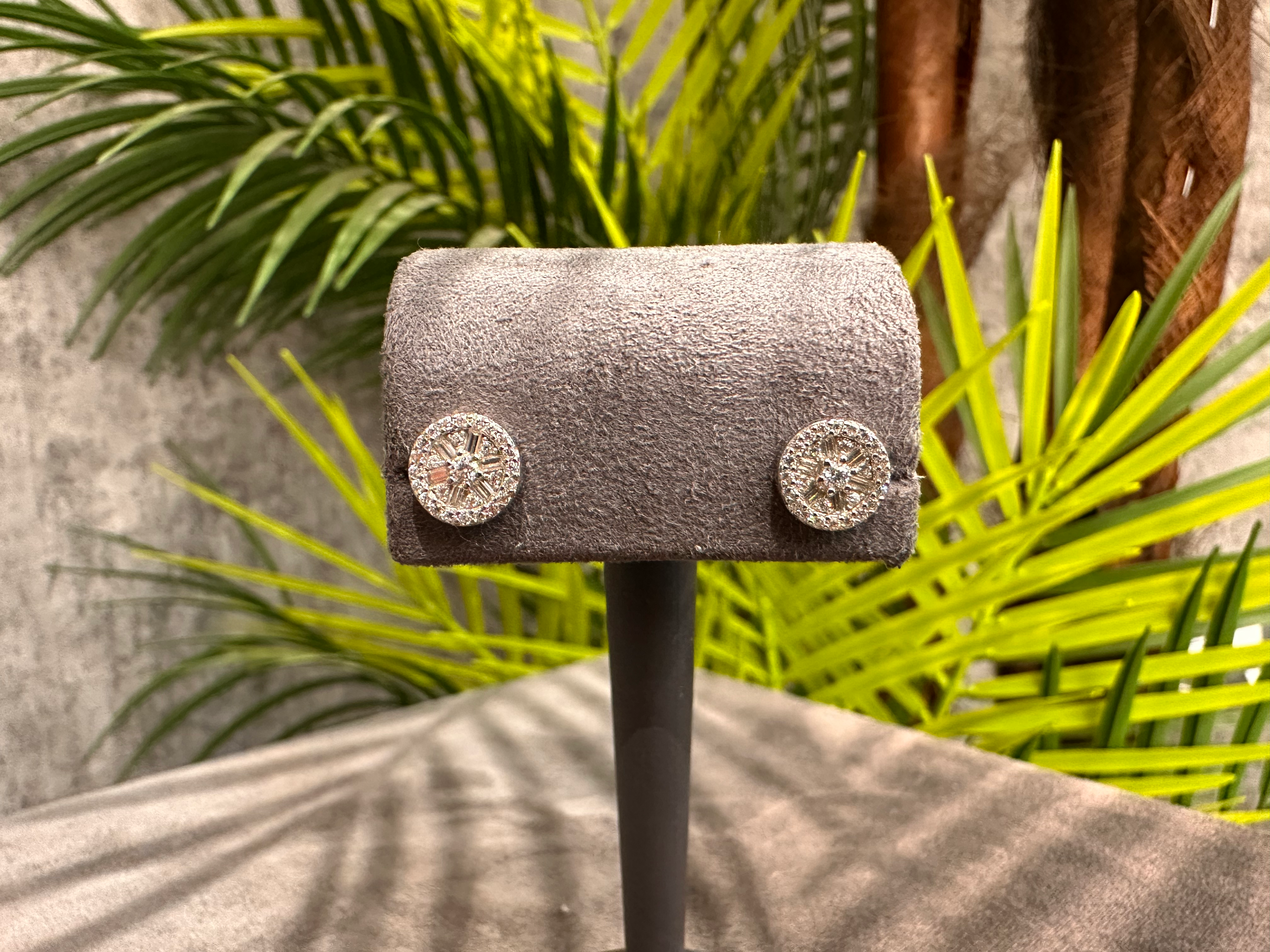 Luce Mia – Baget Taşlı Parlak Minik Küpe