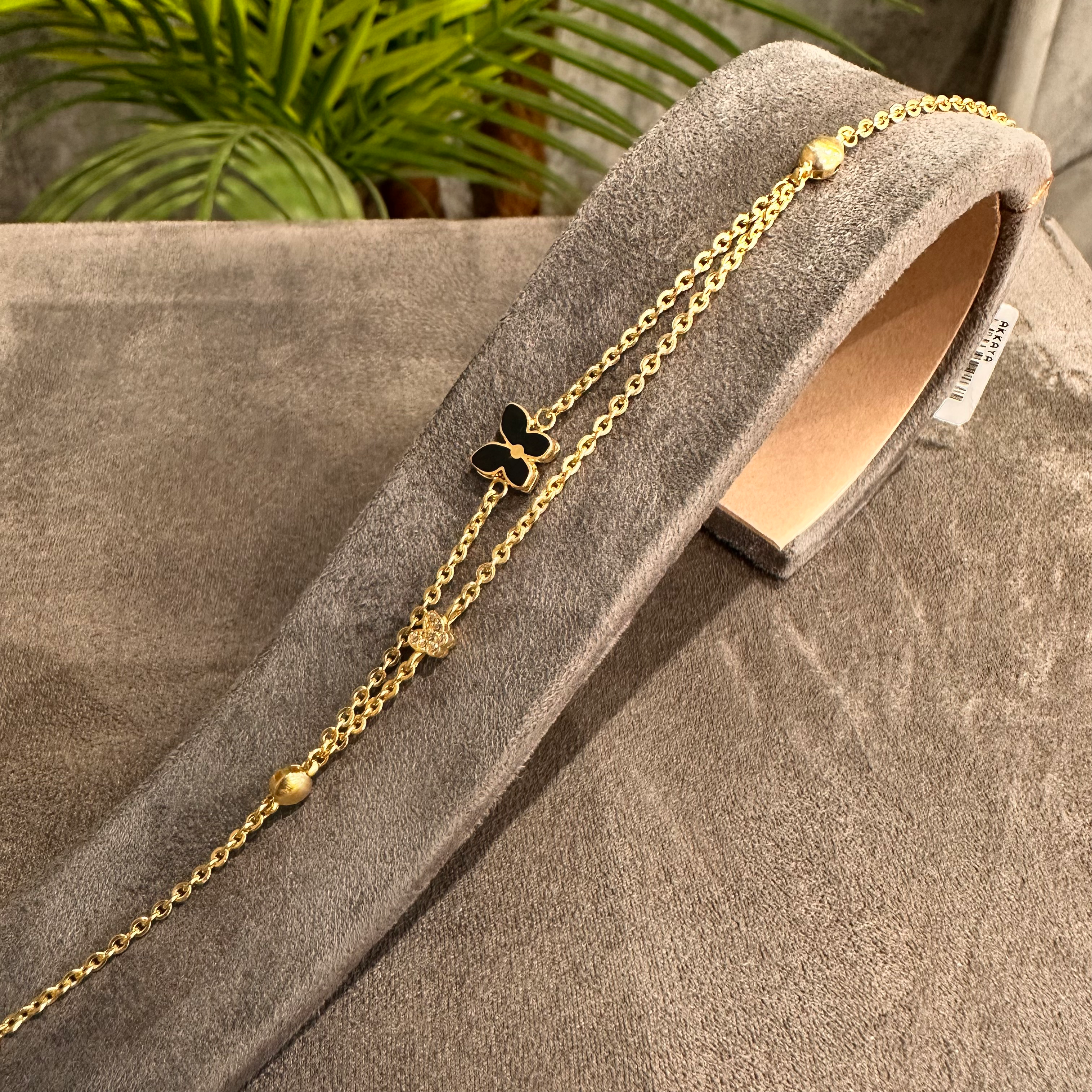 Nera – Siyah Mine Kelebek Figürlü Çift Zincir Altın Bileklik