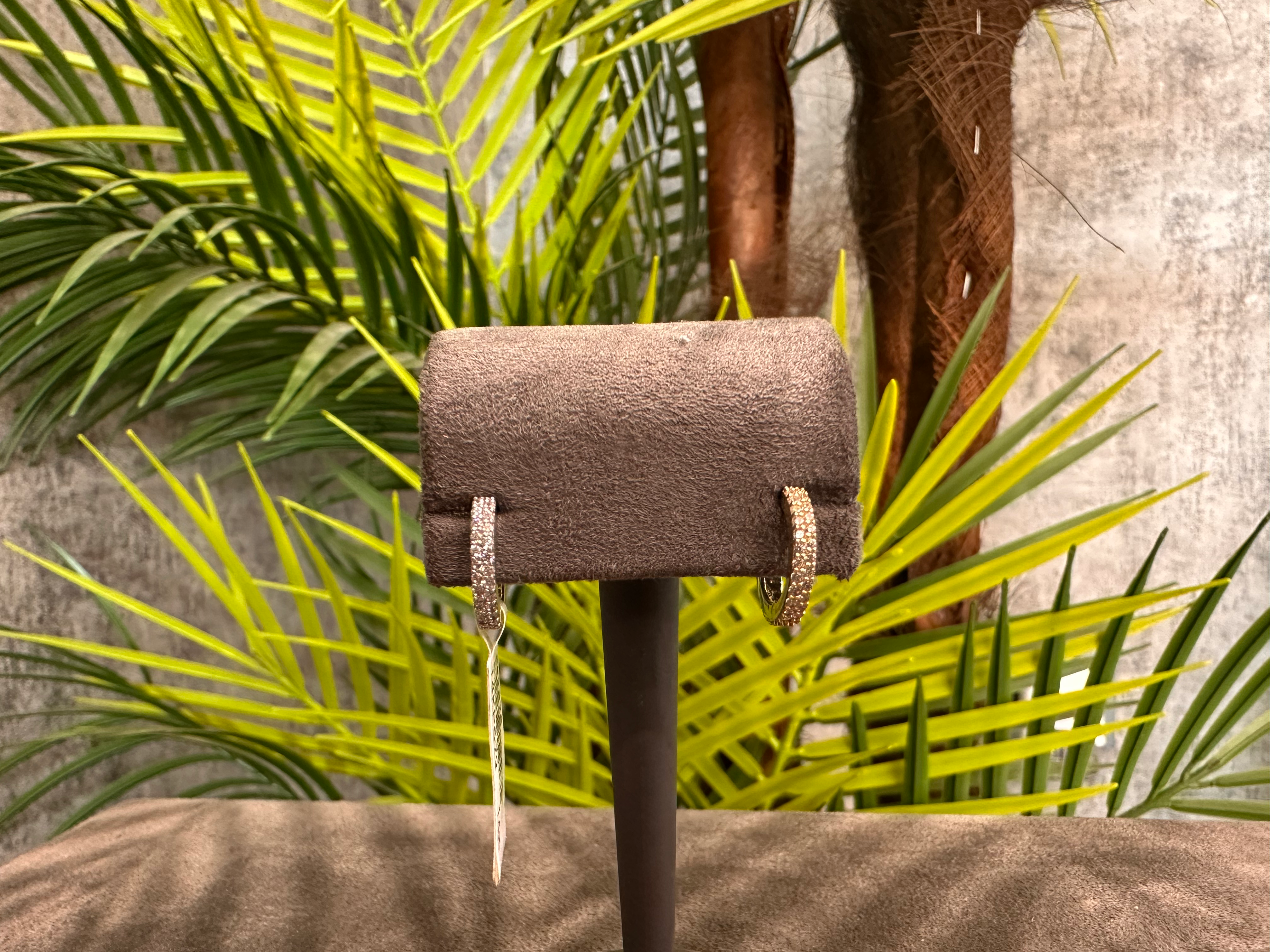 Siena Luxe – 14 Ayar Üç Sıra Mikro Taşlı Çocuk Küpesi