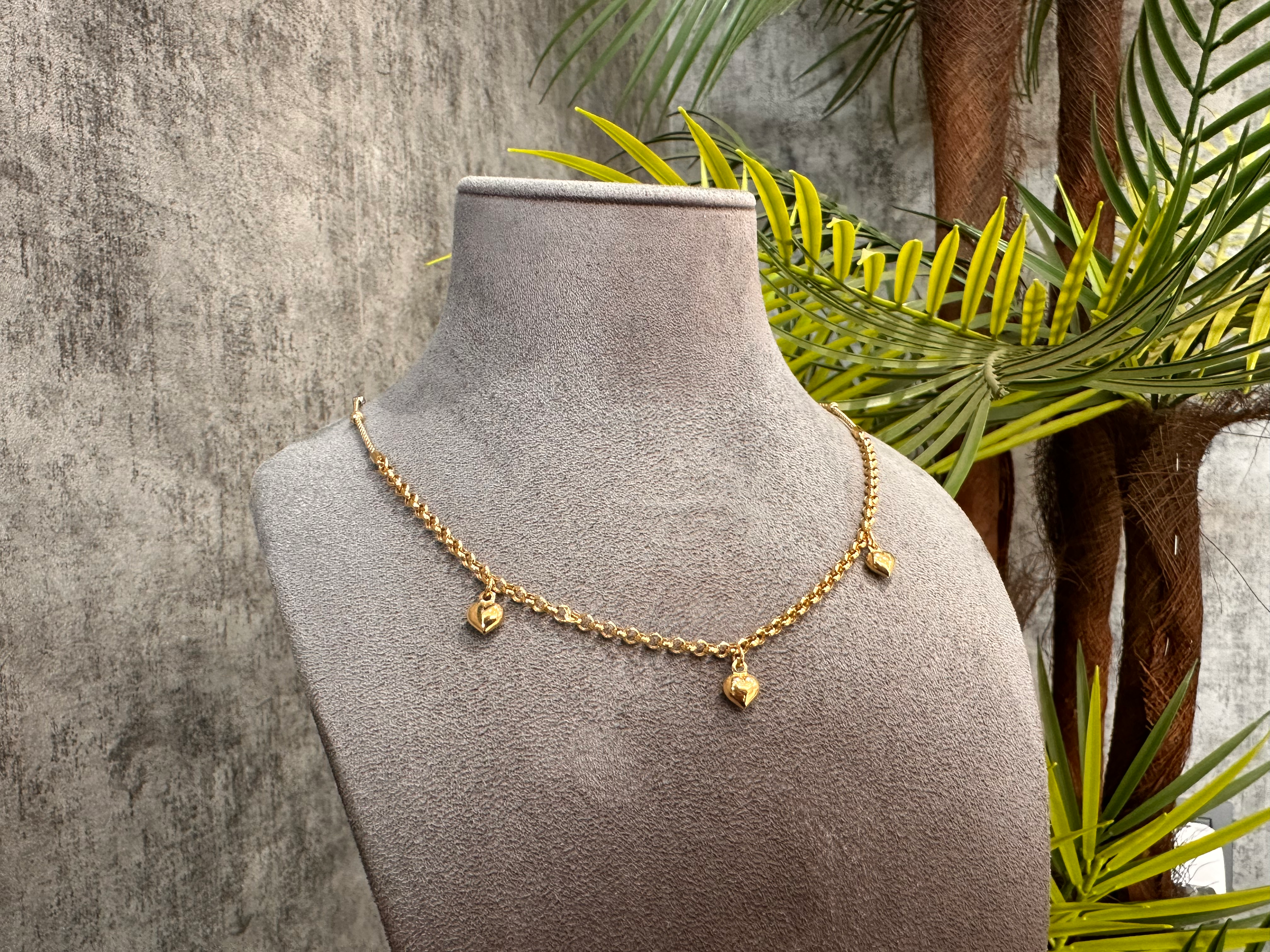 Cuore Piccolo – Üç Kalpli Sallantılı Altın Kolye