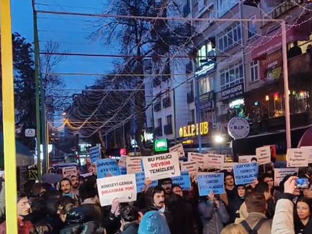 19 Mart'ın yıldönümünde Ankara Konur Sokak'ta toplanan üniversiteli gençler polis barikatını aşarak yürüyüşlerini sürdürdü; iki öğrenci gözaltına alındı. Fotoğraf: BirGün
