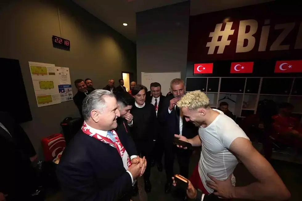 A Milli Takım Romanya'yı 1-0 yenerek Dünya Kupası play-off finaline yükseldi. Ferdi Kadıoğlu'nun golünün ardından Cumhurbaşkanı Erdoğan takımı tebrik etti. Fotoğraf: İHA