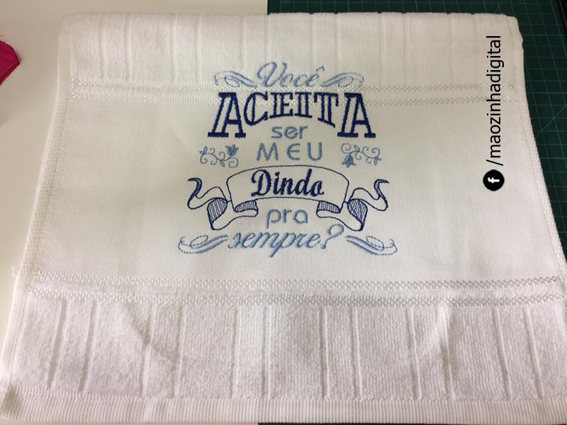 Miniatura: Toalha bordada Aceitam ser meus dindos pra sempre