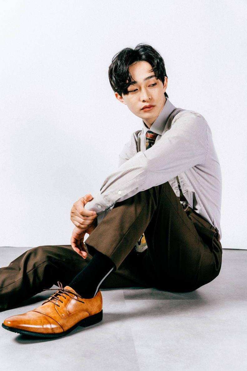 チャコールのスーツセットアップ