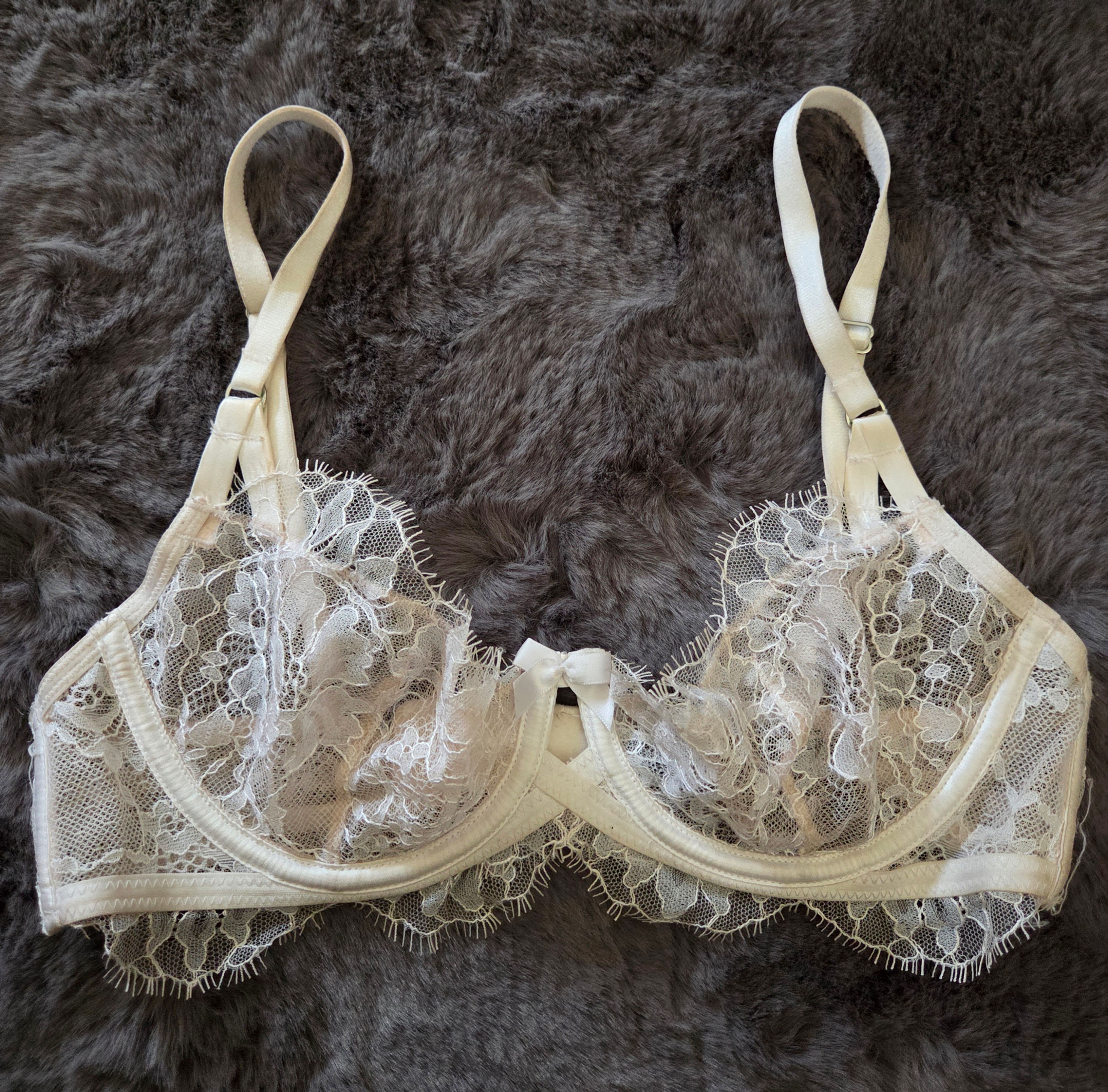 Victoria Secret Very Sexy Lace Bra (34B)