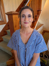 Classic bridal glam with a focus on refined skin texture and long-wear resilience for an estate wedding in Manchester, Vermont. Expertly applied wedding makeup by Hannah True Beauty, specializing in sophisticated looks for Southern Vermont's premier venues.