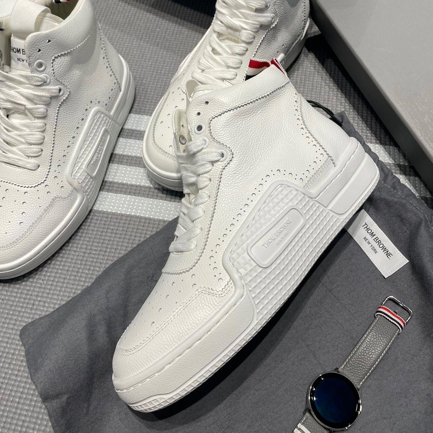 [하이앤드] 톰*라운 바스켓볼 하이 탑 트레이너