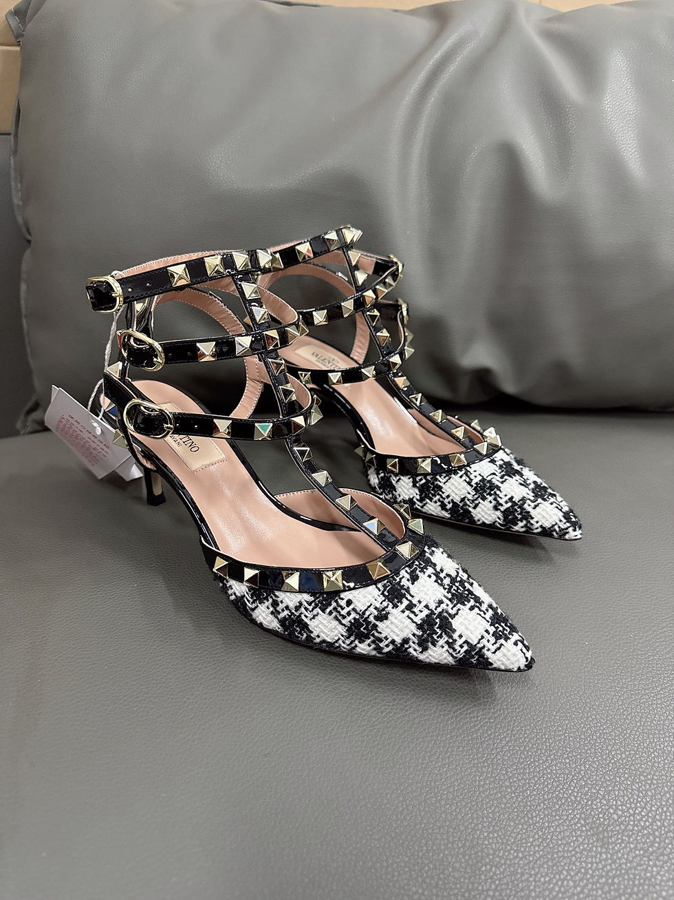 Thumbnail: [하이앤드] 발*티노 락스터드 피에 드 풀 페브릭 펌프스 6.5cm, 10cm (4color)