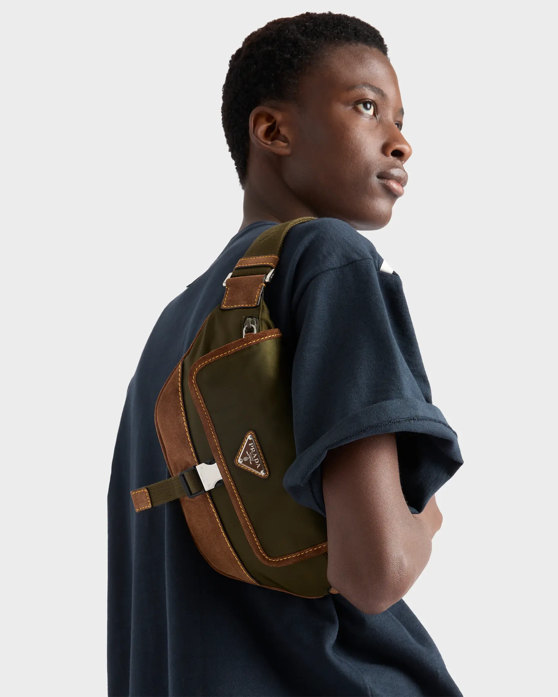 프*다 리나일론 및 스웨이드 숄더 백