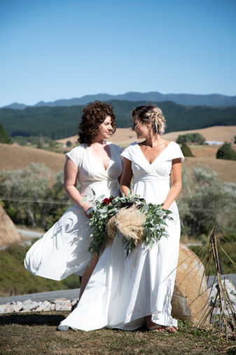 Celebrating love in the countryside. Elope to Raglan, New Zealand