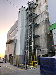 Vertical paller conveyor