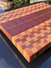 Houtwerkstuk van hergebruikt hout: snijplank met chaos patroon.