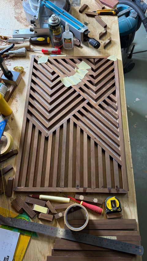 Alle latjes met elkaar verlijmen