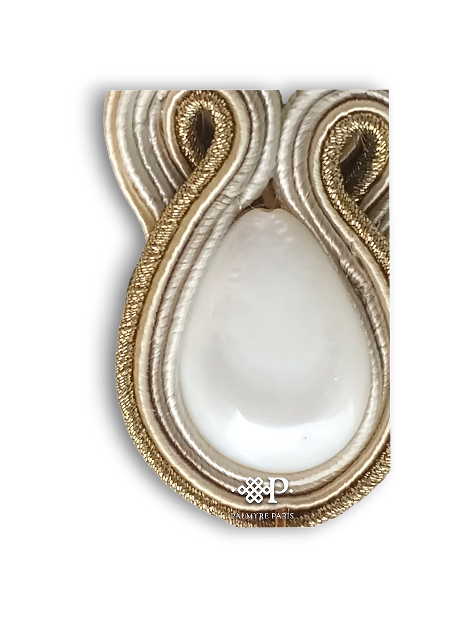 Thumbnail: Boucles d’oreilles Colette Nacrée brodées à la main Détail