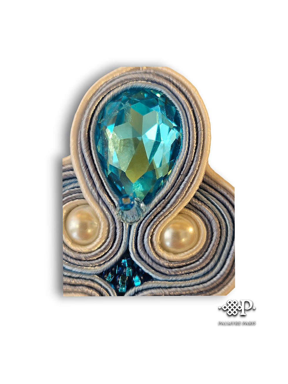 Thumbnail: Cassiopée Ecumes – boucles d’oreilles brodées à la main