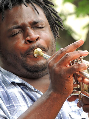 musician-g84be4a481_1920.jpg