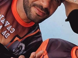 HOMEM É ASSASSINADO COM TIROS DE ESPINGARDA DENTRO DE CASA EM ALTINHO