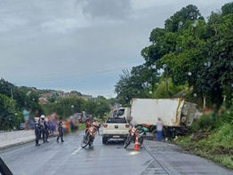 MOTORISTA DE CAMINHÃO TOMBA E É RESGATADO DE HELICÓPTERO NO CABO