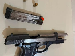 TÁTICO DO 4º BPM PRENDEU ELEMENTO COM PISTOLA DE USO RESTRITO NO DISTRITO DE ENCRUZILHADA DE SÃO JOÃO EM BEZERROS