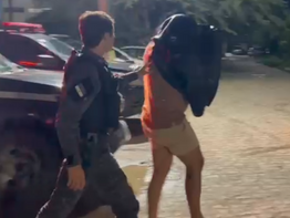 1º BIESP APREENDEU COCAÍNA, ARMA DE FOGO E PRENDEU DOIS ELEMENTOS NO BAIRRO XIQUE-XIQUE EM CARUARU