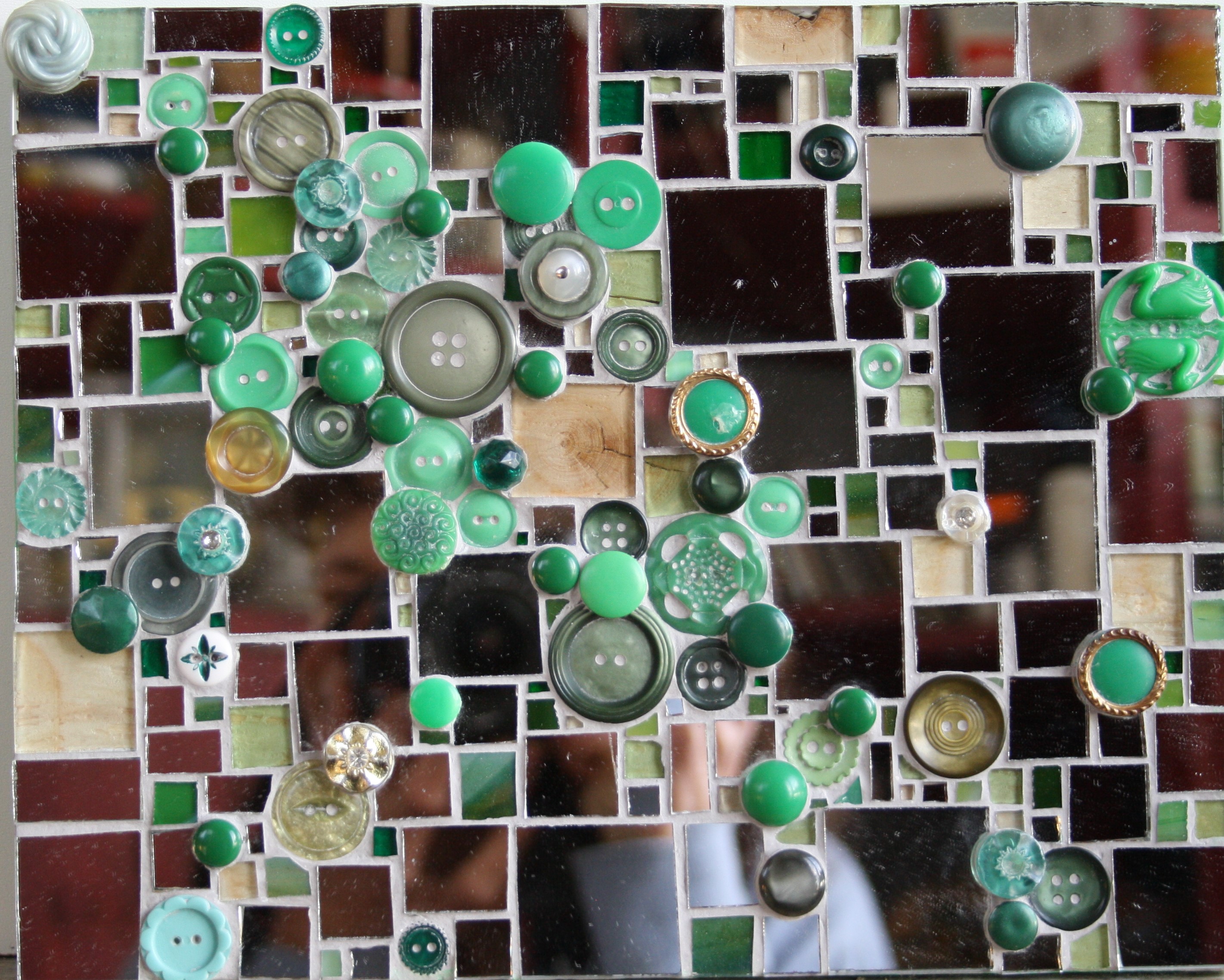 Miroir et boutons verts
