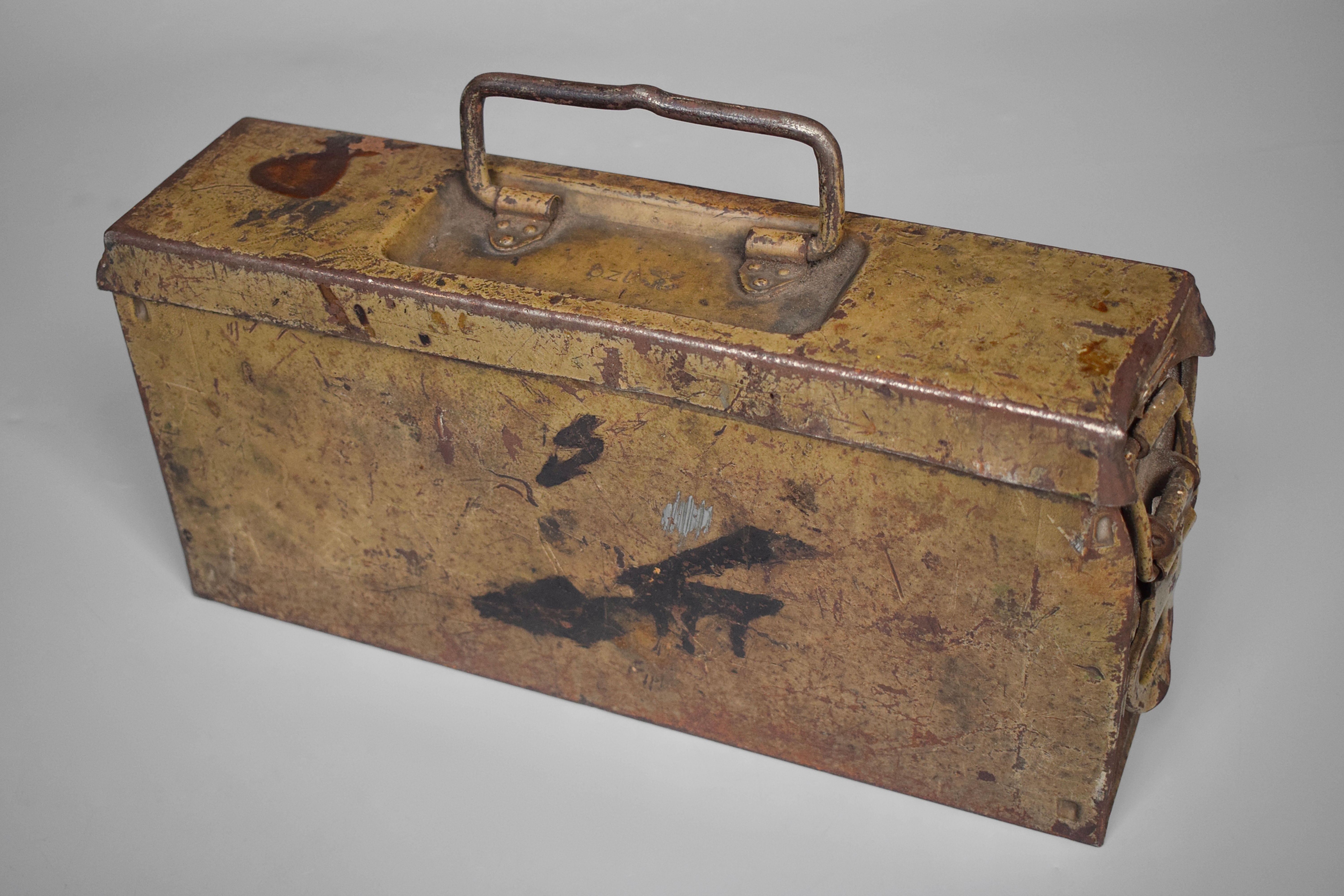 Late-war tan MG34/42 ammo box 'bzl WaA'
