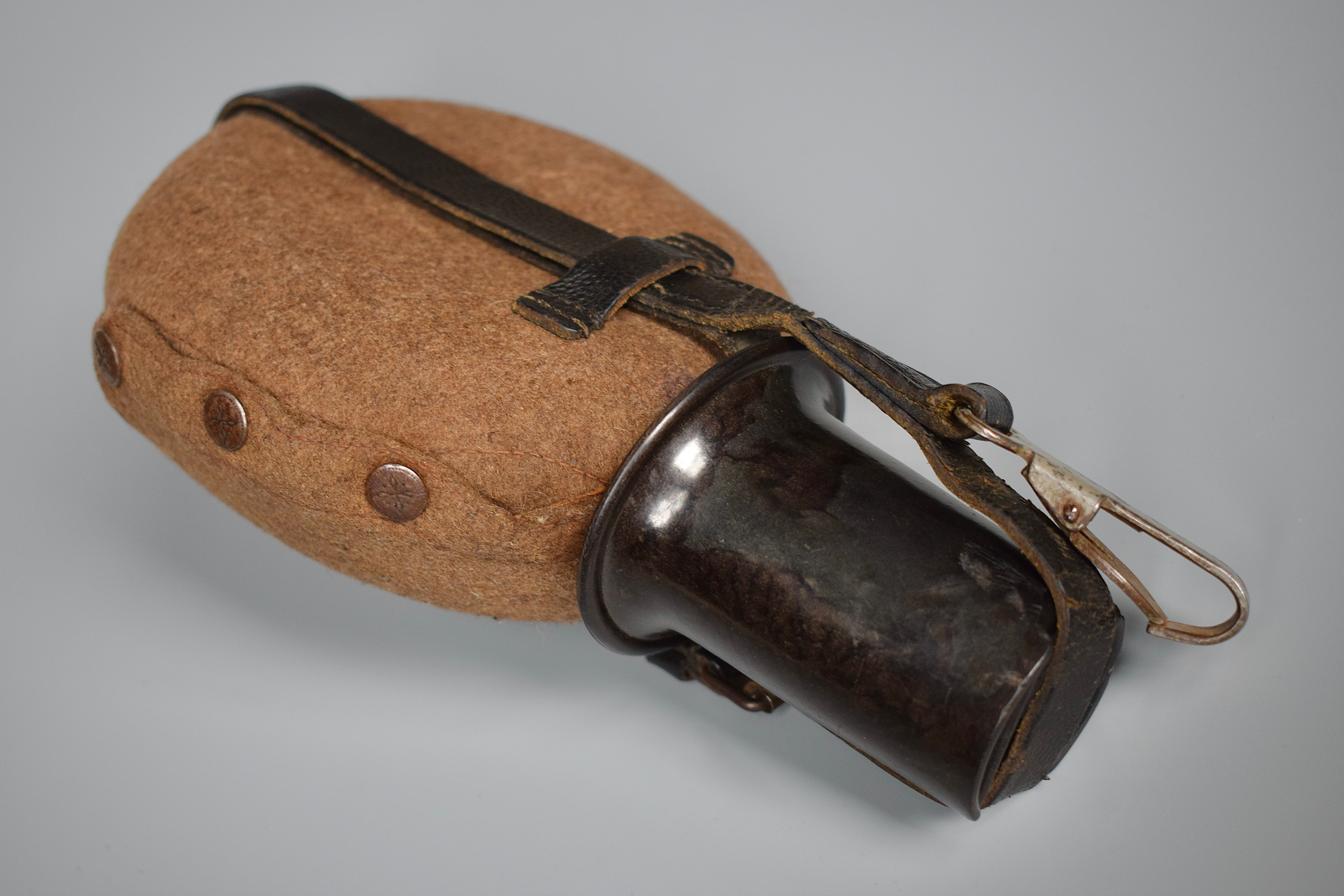 M31 canteen 'RFI 41' w/ brown speckled Bakelite cup