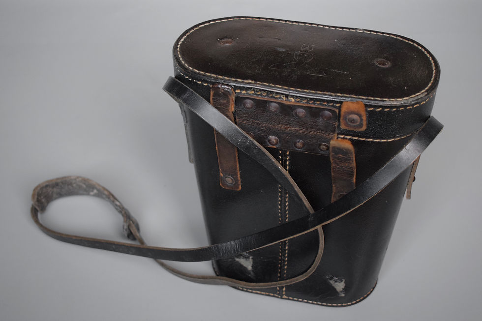 Thumbnail: Kriegsmarine Leitz 7x50 binocular case 'beh 1944'