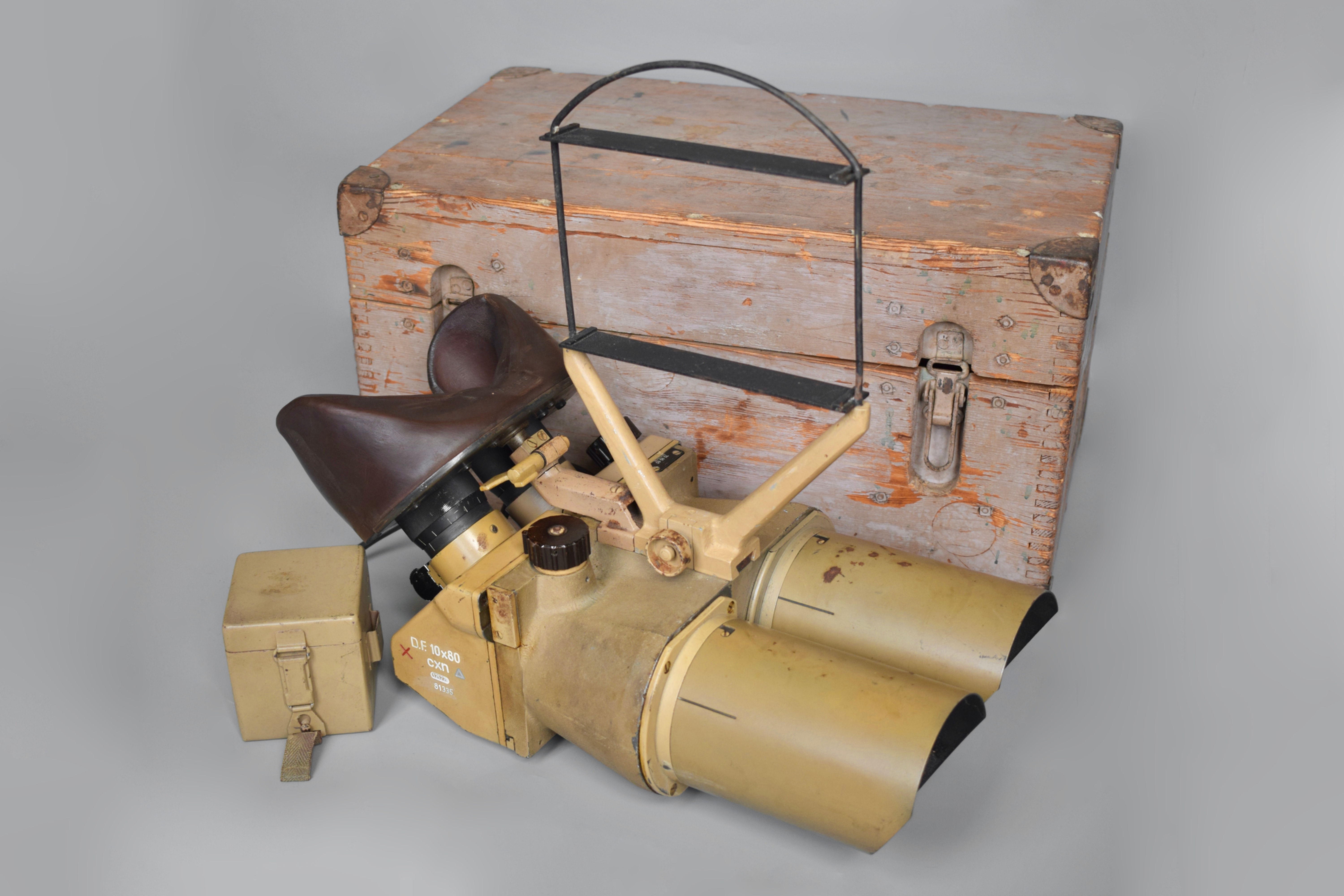Late-war 10x80 Flakfernrohr 'cxn' + transit box