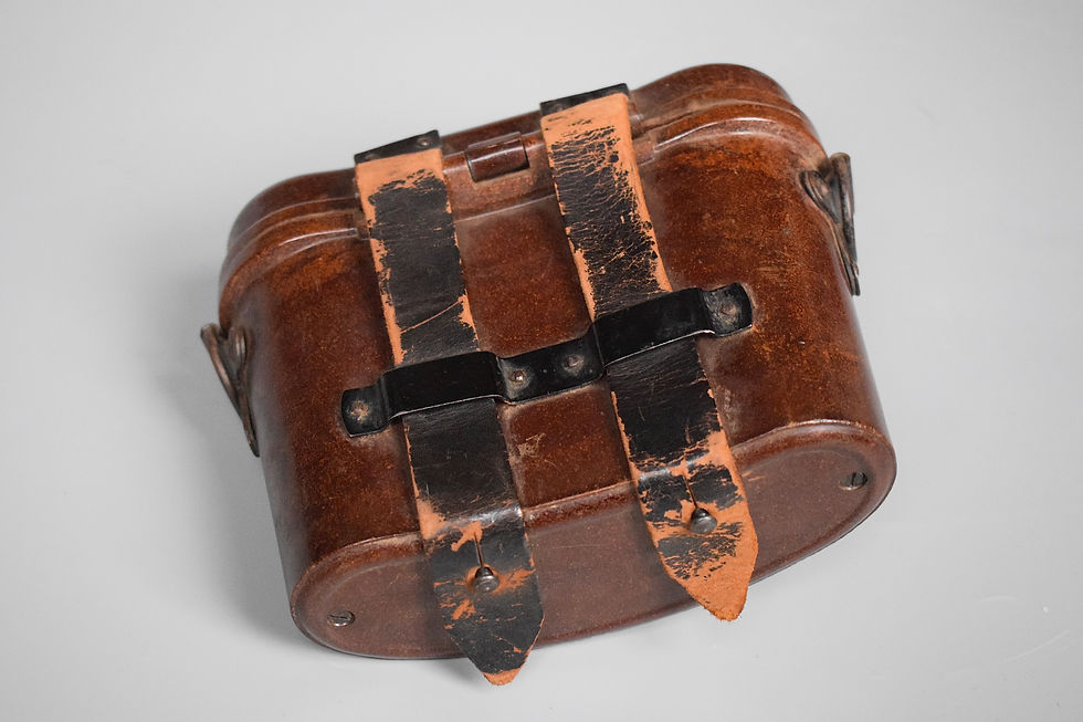 Thumbnail: Red Bakelite 6x30 Dienstglas case