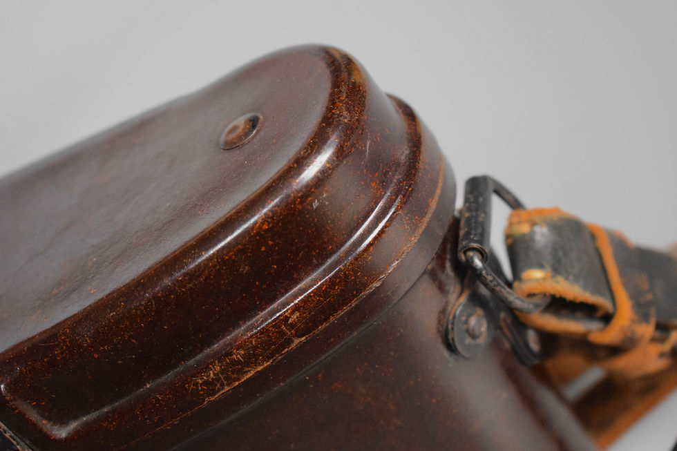 Thumbnail: Red / Brown Bakelite 6x30 Dienstglas case