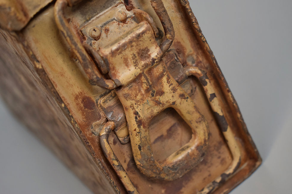 Thumbnail: Tan/red camouflage MG34/42 ammo box 'ets'