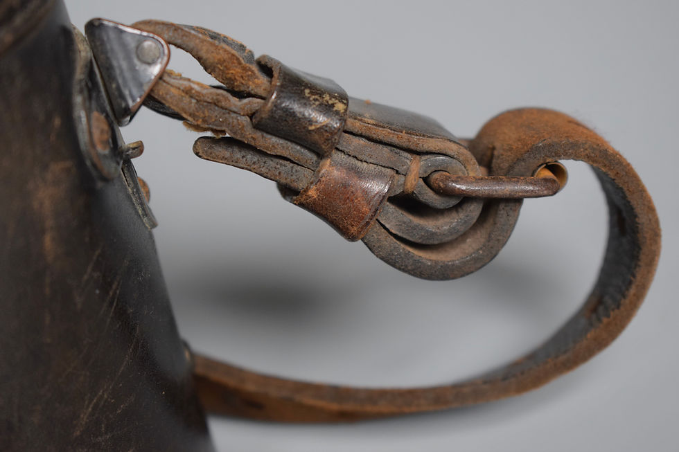 Thumbnail: Pre-war 6x30 Dienstglas case 'E. Leitz Wetzlar WaA' + strap