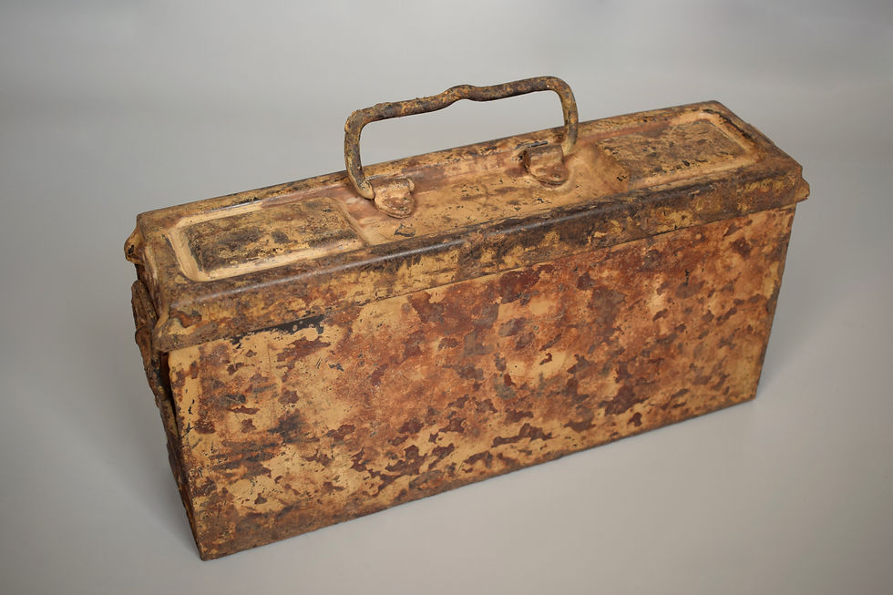Thumbnail: Tan/red camouflage MG34/42 ammo box 'ets'