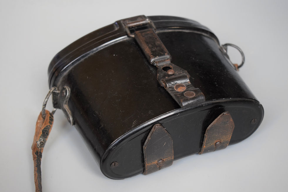 Thumbnail: Black Bakelite 6x30 Dienstglas case 'WaA'