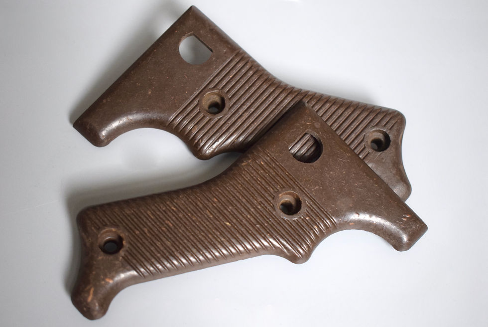 Matching MG42 Bakelite grips set '1943'
