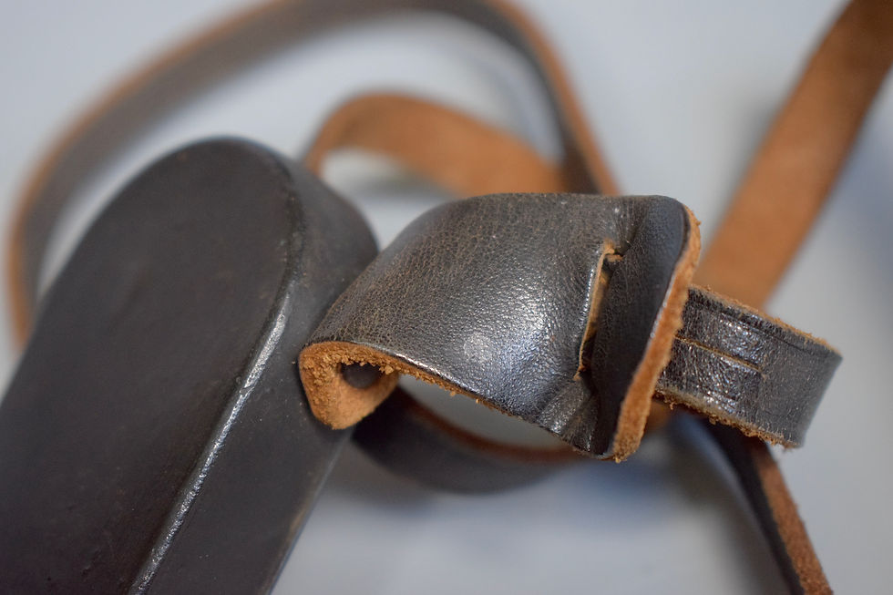 Thumbnail: Dienstglas rubber ocular cover + neck strap (tan studs)