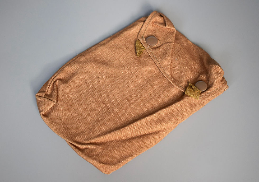 Thumbnail: Unissued tropical gas cape bag