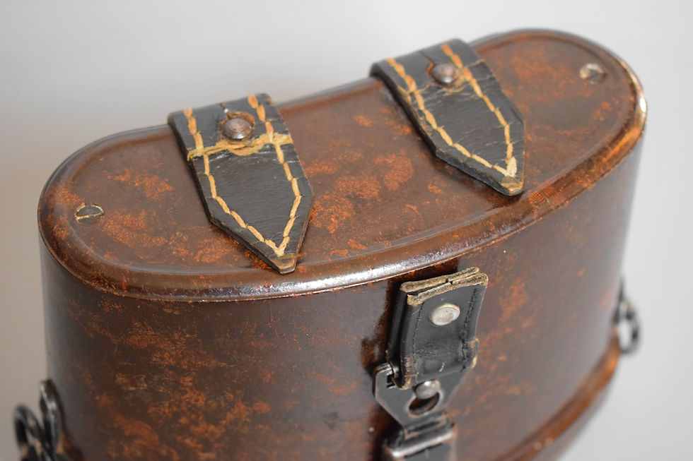 Thumbnail: Red/brown speckled Bakelite 6x30 Dienstglas case