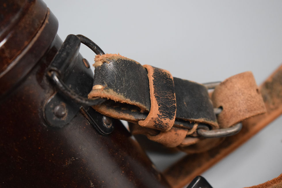 Thumbnail: Red / Brown Bakelite 6x30 Dienstglas case