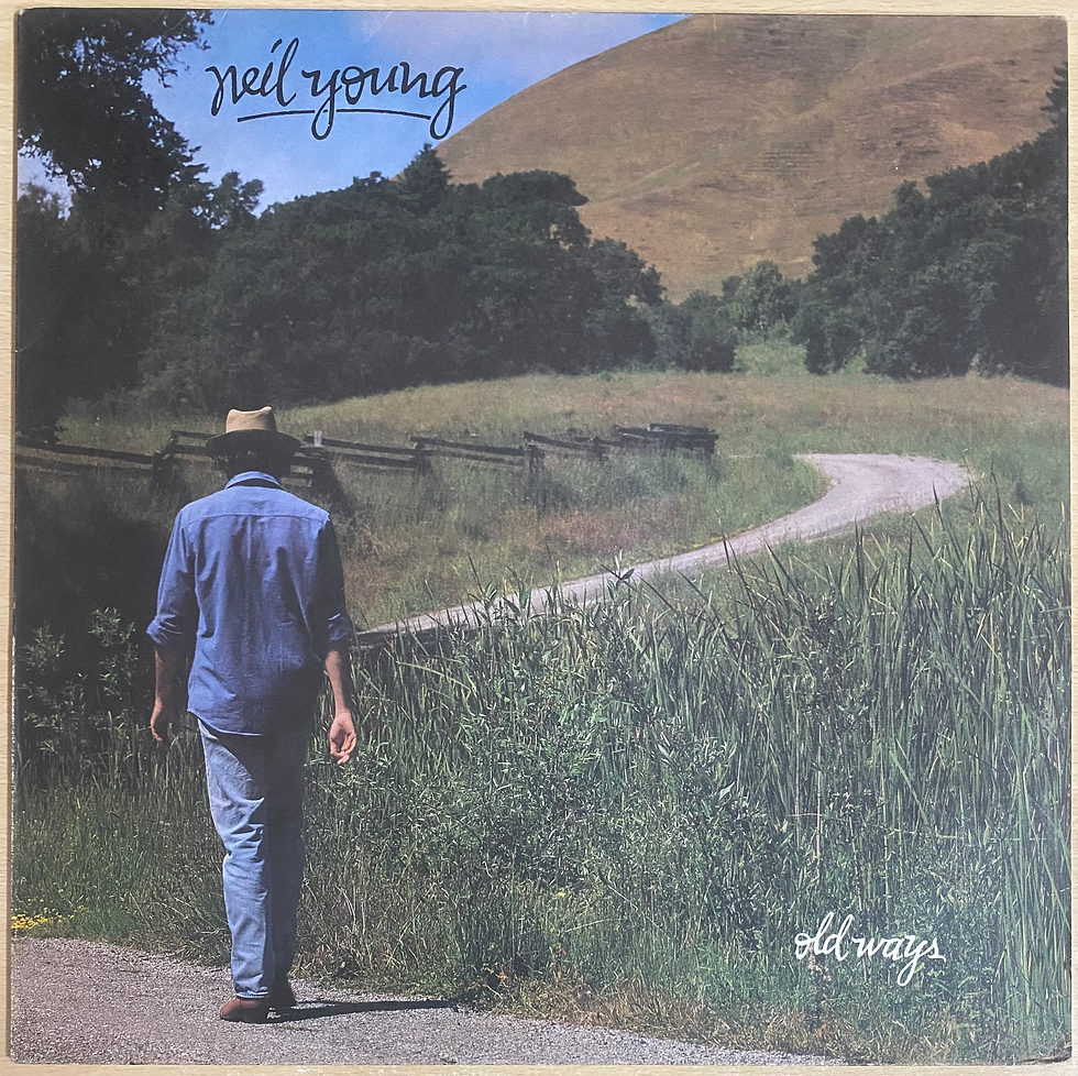 Miniatura: Uomo che cammina su strada sterrata, "Jail Young", album di Neil Young
