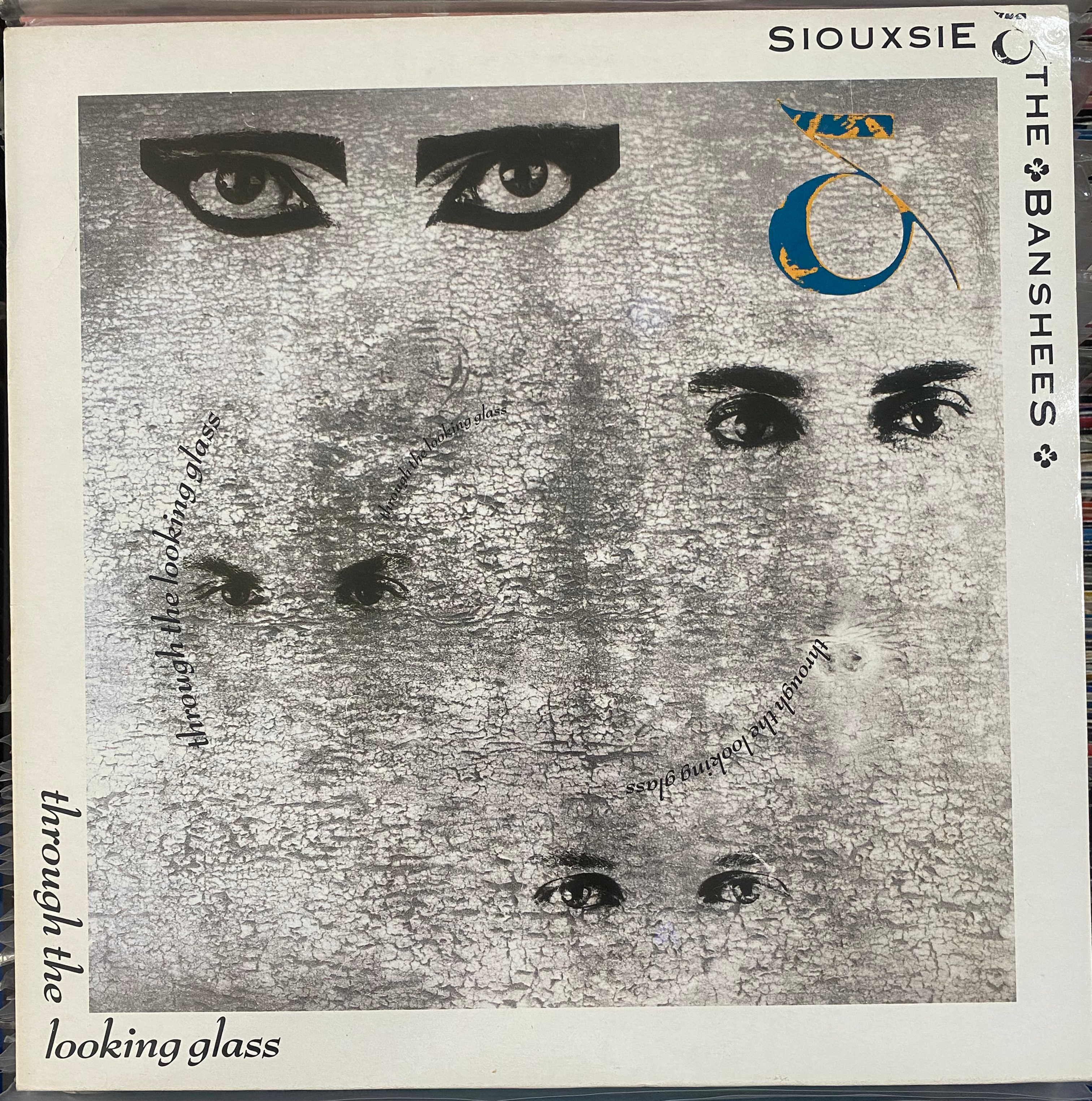 Copertina di Siouxsie and the Banshees, *Through the Looking Glass*