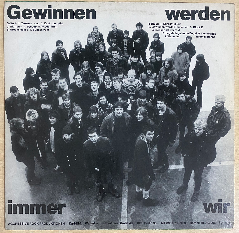 Gruppo numeroso, foto di gruppo, "Gewinnen werden immer wir"
